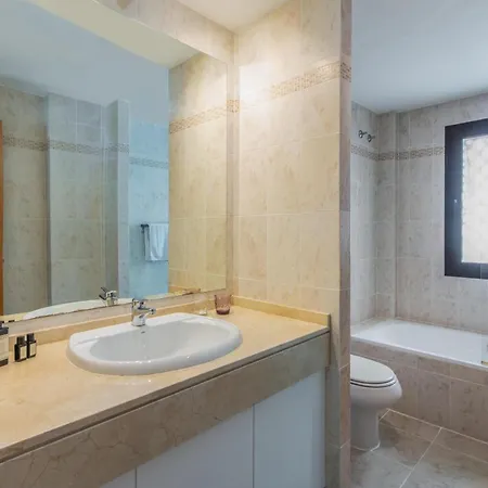 2bed Golf Hills Apartment